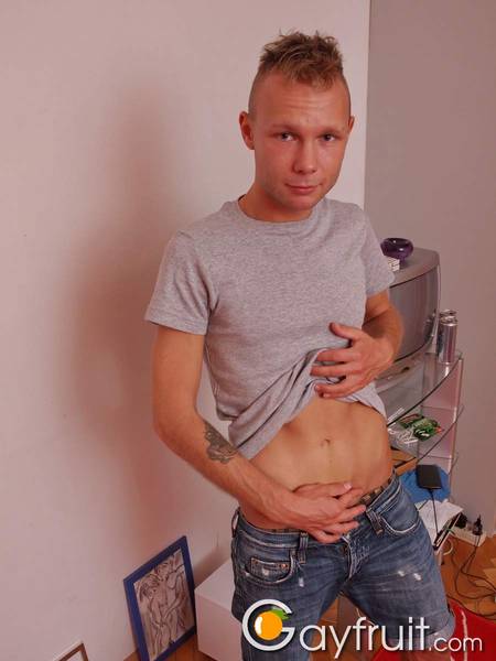 Gizzy at GayFruit